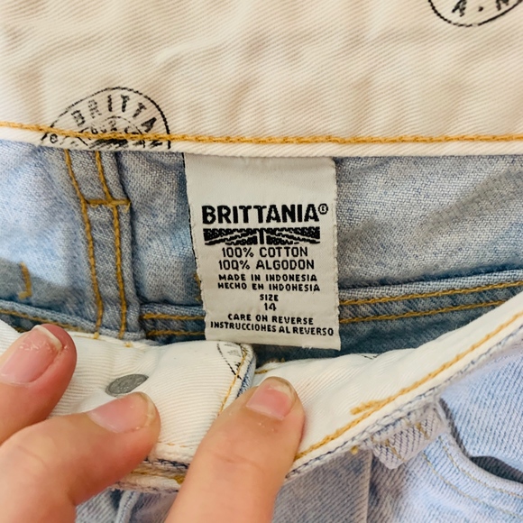 VINTAGE Brittania Light-Wash Distressed Denim Shorts; 14 - Picture 4 of 5